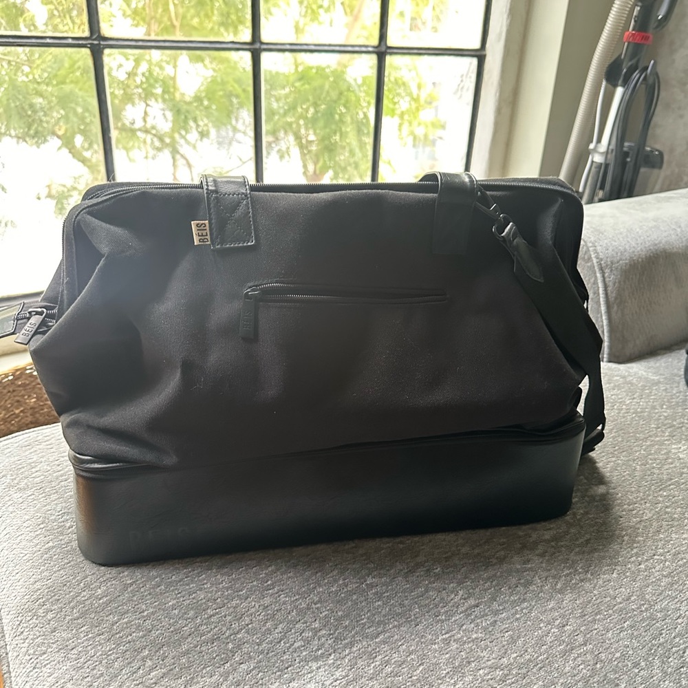 Like new Beis large weekender bag